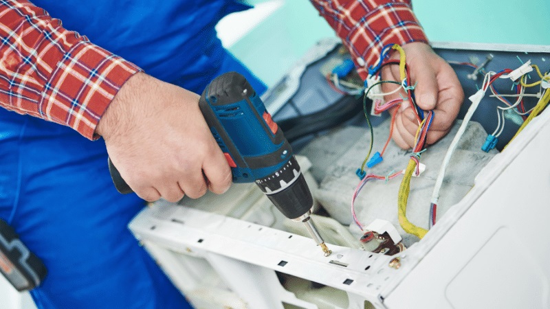 Turgutlu İndesit İndesit çamaşır makinesi kart tamiri – Su almama arızası orijinal parça ile giderildi. - Teknik servis örneği